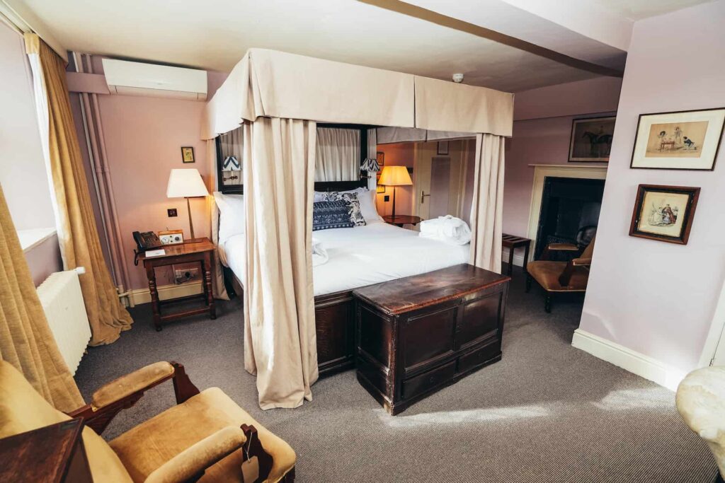 The-Peacock-Rowsley-Bedroom-Four-Poster-Bed