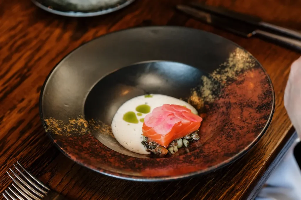 Fish-dish-black-plate